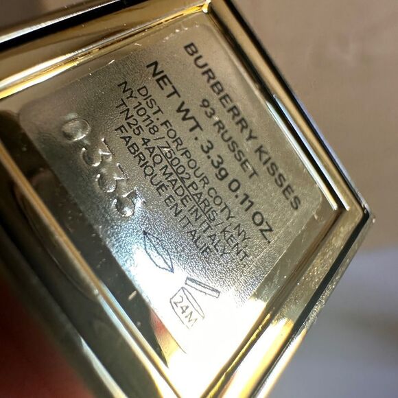 BURBERRY Kisses 93 Russet:
Timeless Elegance
(3.3 g / NET WT. 0.11 OZ) - Picture 15 of 17